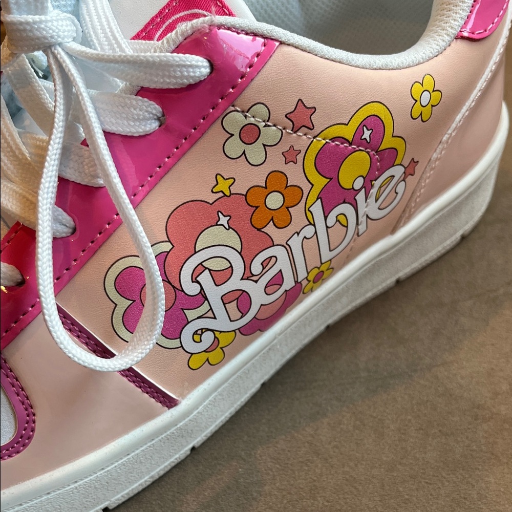 Barbie Gym Shoes Size 9 - Picture 2 of 12